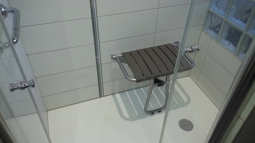jean-vallee-salle-bain-personne-mobilite-reduite