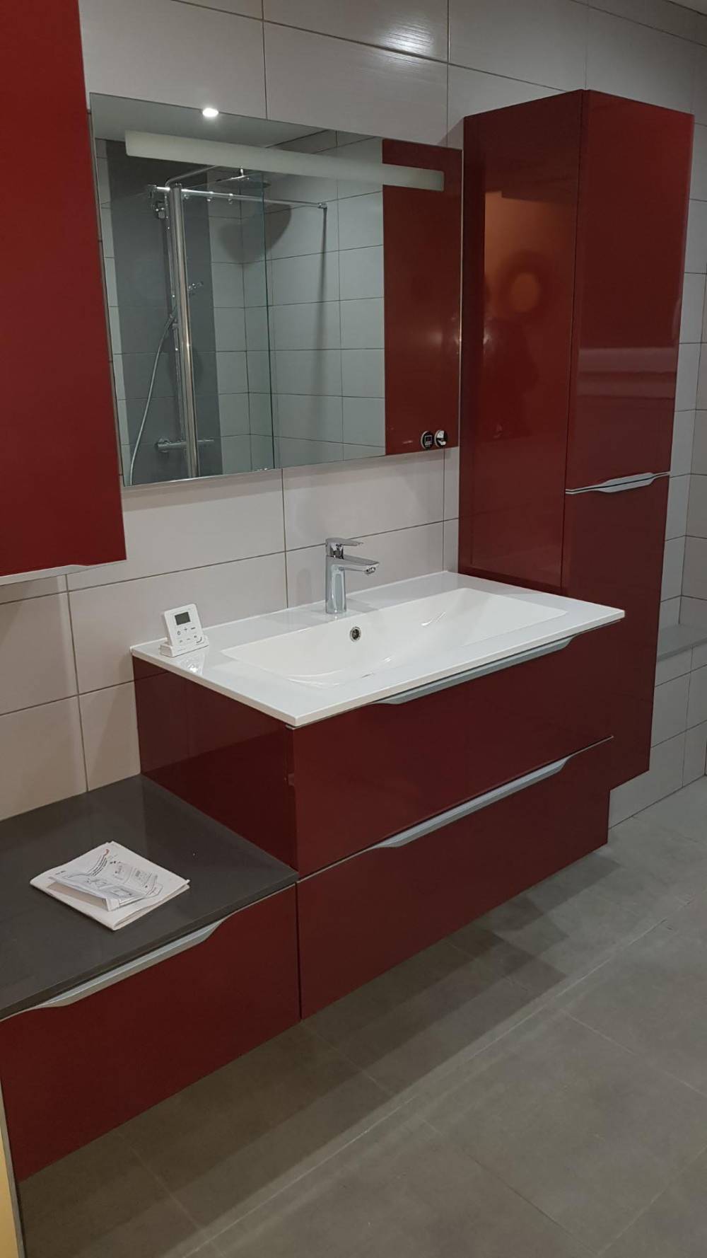 jean-vallee-salle-bain-evier-rouge
